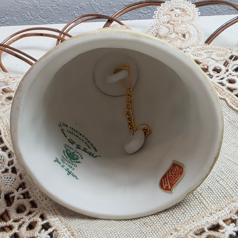 Lefton 1982 The Christopher‎ Collection "O Come All Ye Faithful" Porcelain Bell - Picture 7 of 9